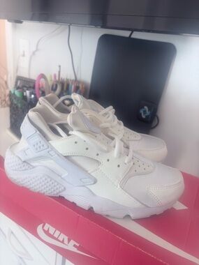 Nike White Women's Huarache Sneakers